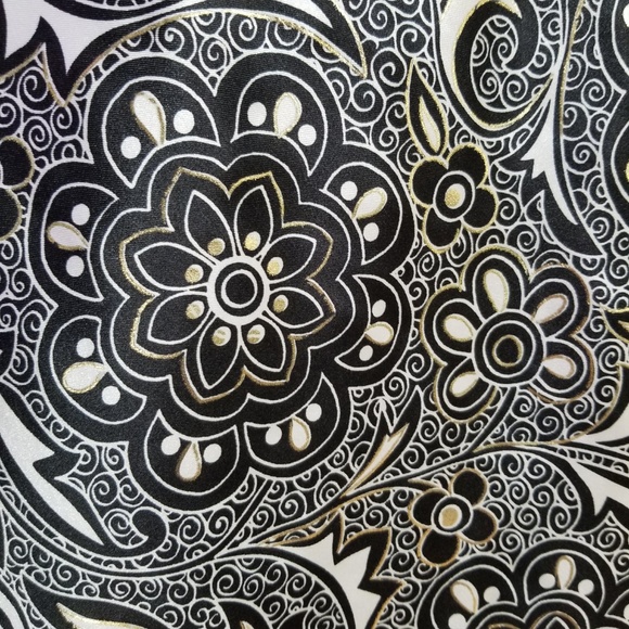 Floral Skirt w/ black tulle lining - Picture 3 of 4